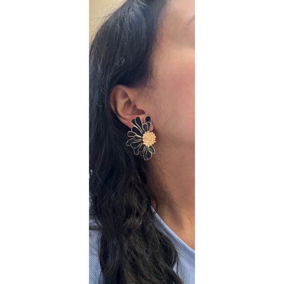 Big Black flower earrings ,black Flower stud  earring gold black earrings large - Picture 7 of 9